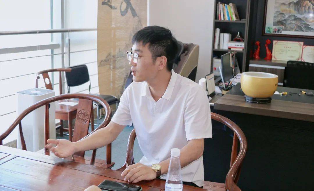中盈通贸莅临乐胶网进行“百师军团”合作洽谈<strong></p>
<p>盈币网</strong>！