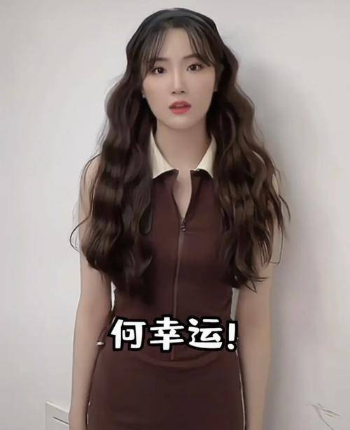 张凯丽女儿<strong></p>
<p>盈币网</strong>，干得漂亮！靠自黑逃过网暴，张可盈说：何幸运，我先扇为敬