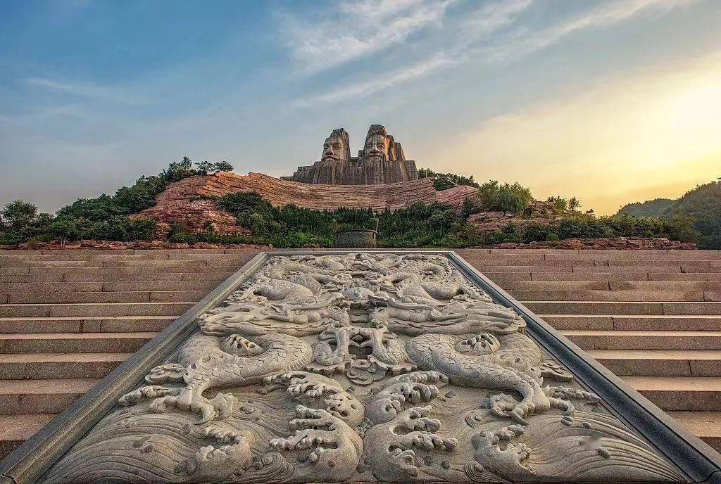 跟着纪念币去旅游 | 热火河南<strong></p>
<p>币物</strong>，币上游