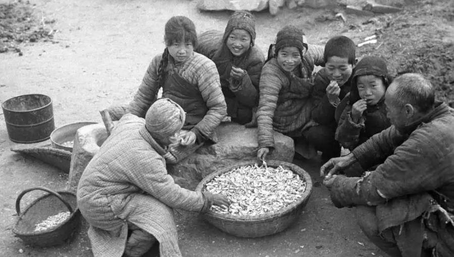 鲁迅当时月工资350块大洋<strong></p>
<p>币块</strong>，如果换算成人民币，相当于多少钱？