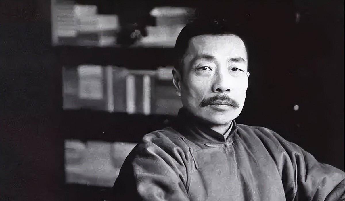 鲁迅当时月工资350块大洋<strong></p>
<p>币块</strong>，如果换算成人民币，相当于多少钱？