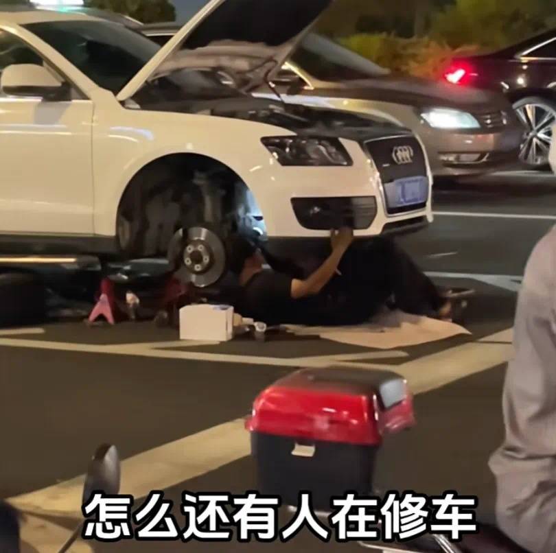 上海警方：王某（男<strong></p>
<p>美股pg</strong>，40岁）、邹某某（男，43岁）被处罚！事发闹市区，这一幕太离谱…