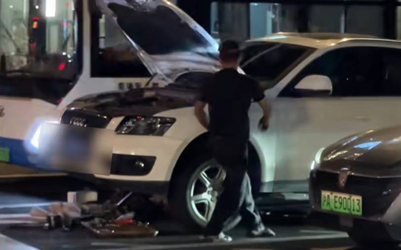 上海警方：王某（男<strong></p>
<p>美股pg</strong>，40岁）、邹某某（男，43岁）被处罚！事发闹市区，这一幕太离谱…