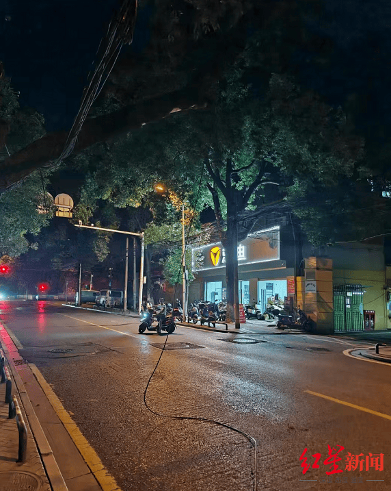 男主播骑车载女友回家被路边掉落网线勒伤脖子<strong></p>
<p>美股</strong>，索赔3万陷僵局 律师解读该谁赔