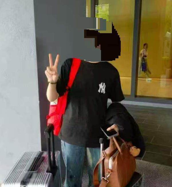 19岁女生留学第9天从39楼坠亡<strong></p>
<p>美股</strong>，父亲：有人假冒警察向她索要25.8万元
