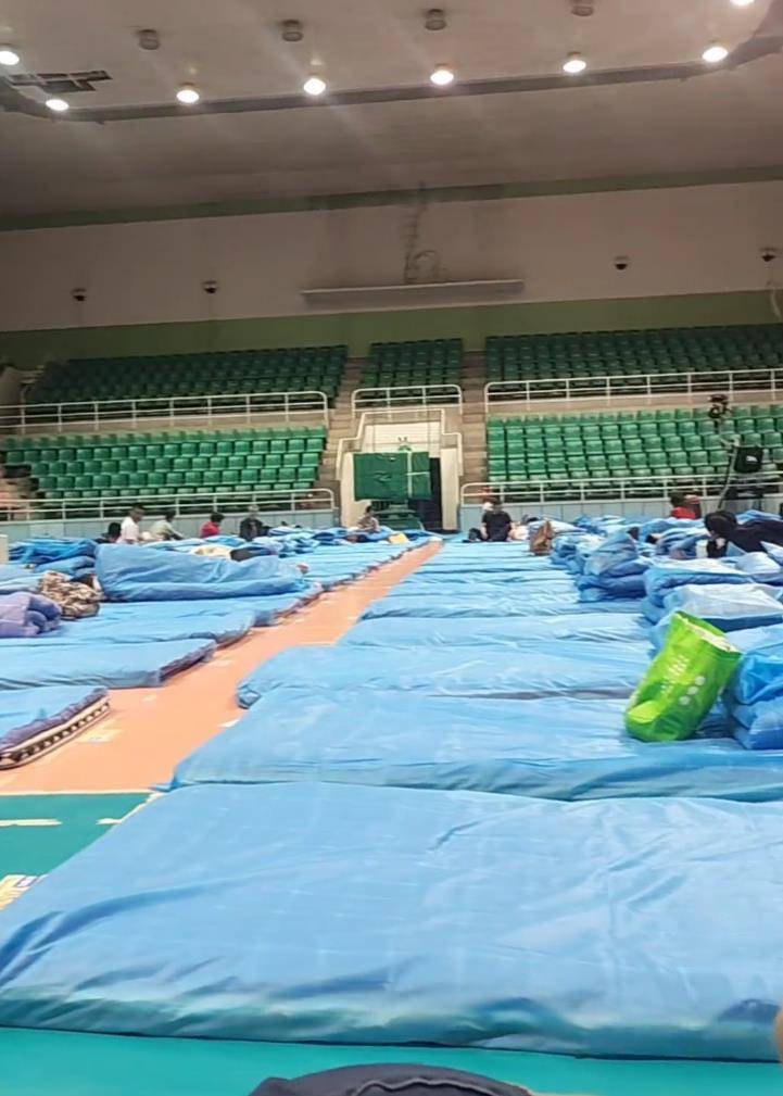 兰州大学连续3年打地铺让新生家长免费住<strong></p>
<p>美股100</strong>，新生第一碗兰州牛肉面校方买单，还送4A级以上景区门票