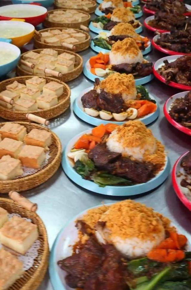 一天20元餐费能吃到龙虾、鲍鱼、海参……河南一幼儿园餐食走红<strong></p>
<p>美股100</strong>，网友称堪比星级酒店