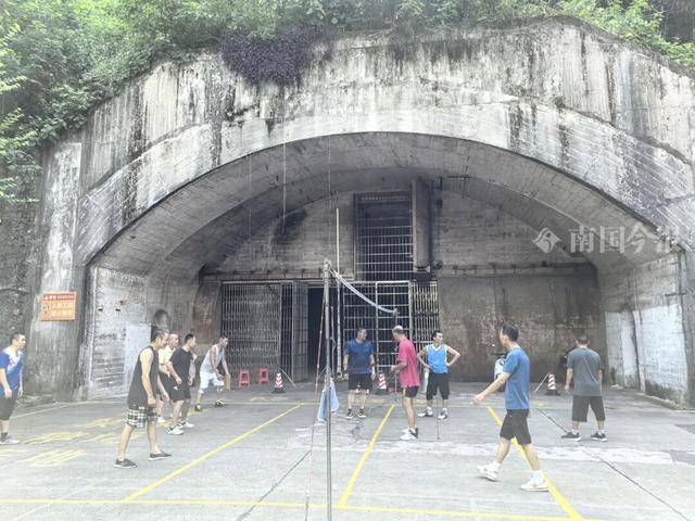 神操作！用天然溶洞停放40架飞机<strong></p>
<p>plug美股</strong>，这种“绝招”可能只有柳州人干得出来！