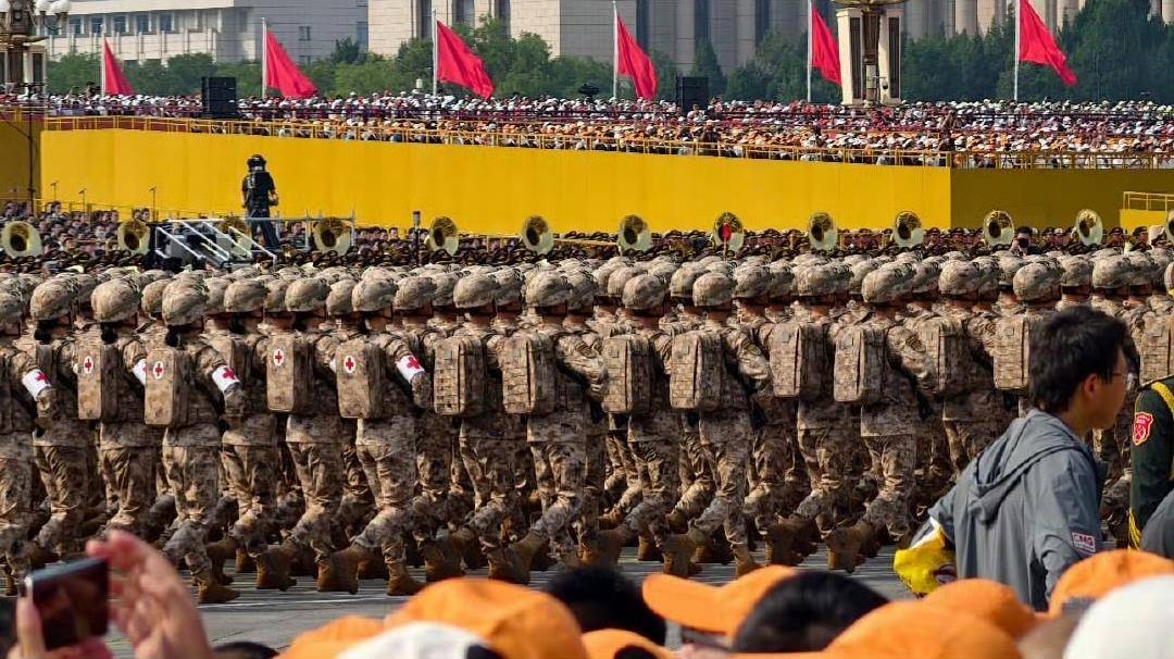 中国台湾艺人赖冠霖晒阅兵观礼照<strong></p>
<p>美股sbux</strong>，并发文“祝祖国繁荣昌盛”，评论区被网友刷屏