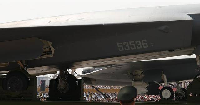 一个座舱的差距：中国无人机已可独立空战<strong></p>
<p>uco美股</strong>，美国把无人机改战斗机