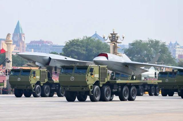 一个座舱的差距：中国无人机已可独立空战<strong></p>
<p>uco美股</strong>，美国把无人机改战斗机