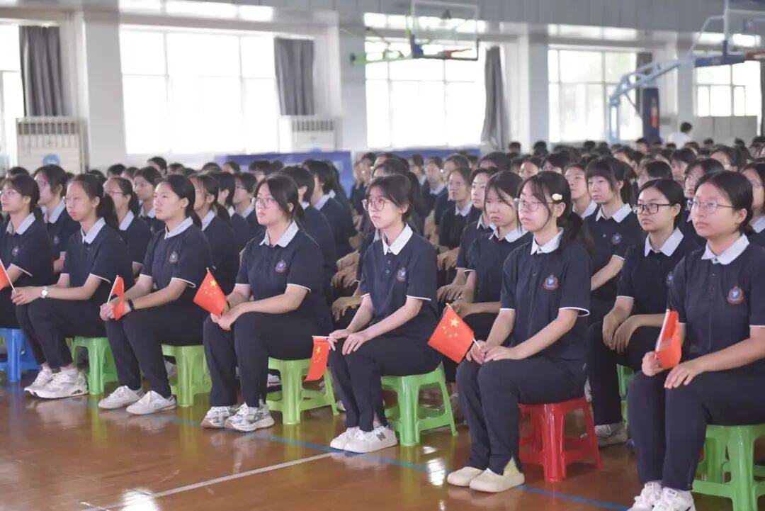 阅兵式上的沈阳二中骄傲 为何这么多国防重器的设计师出自这所高中<strong></p>
<p>uco美股</strong>？