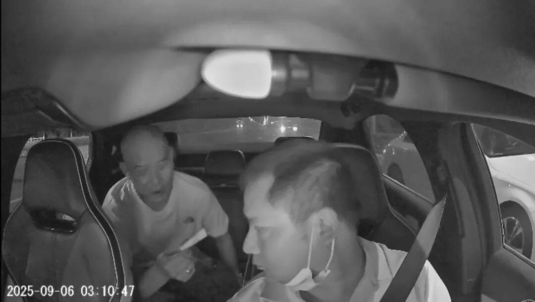 “爷叔”凌晨搭网约车<strong></p>
<p>tal美股</strong>，心疼司机吃面包打赏100元，司机：愿努力生活的人都能被温柔以待