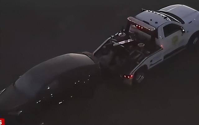知名歌手名下特斯拉车内发现尸体<strong></p>
<p>美股正股</strong>，死者身份不明
