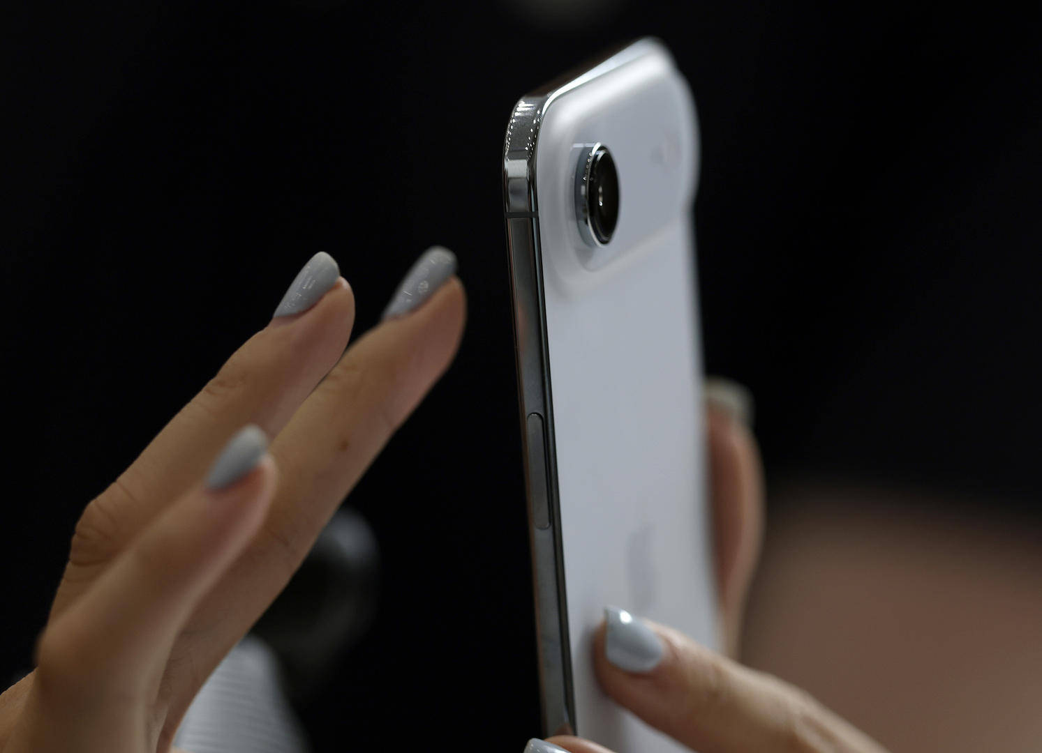 放弃实体SIM卡的iPhone能买吗：三大运营商均推进<strong></p>
<p>美股正股</strong>，联通用户或成首批尝鲜者