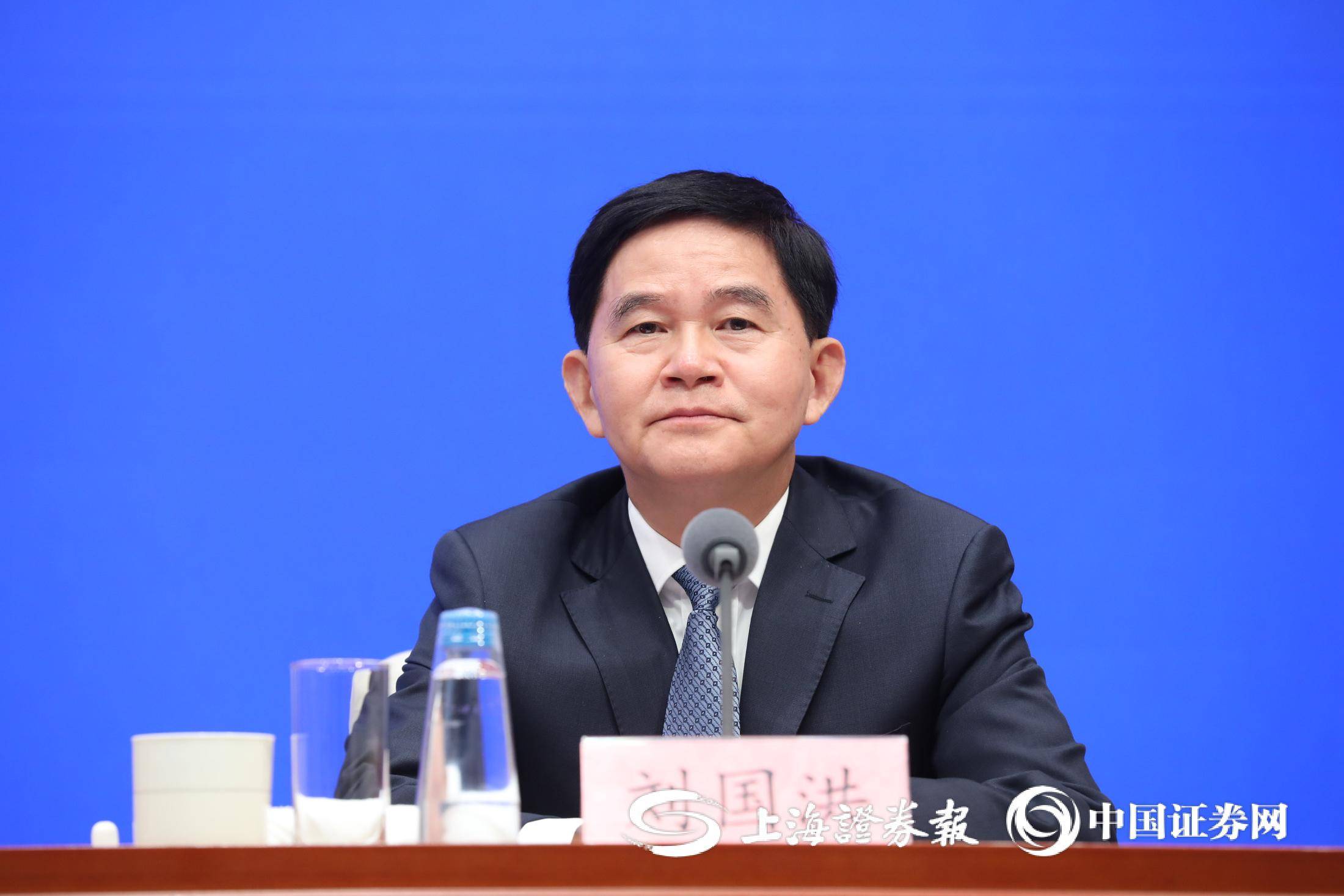 <strong></p>
<p>美股正股</strong>我国最大、世界第二大流动沙漠塔克拉玛干沙漠已经戴上了“绿围脖”