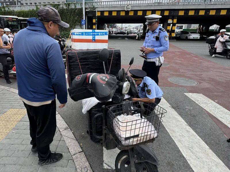 全链条溯源<strong></p>
<p>美股正股</strong>，交管市场联合整治电动自行车非法改装