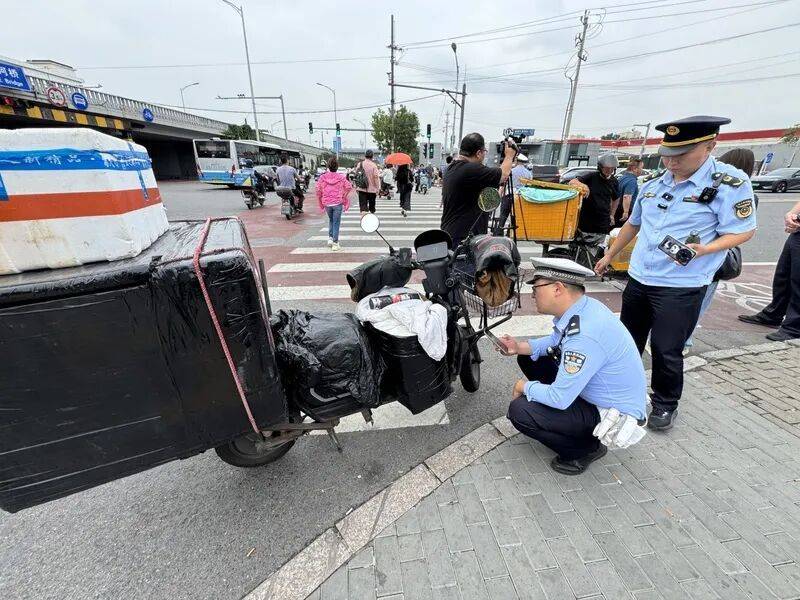全链条溯源<strong></p>
<p>美股正股</strong>，交管市场联合整治电动自行车非法改装