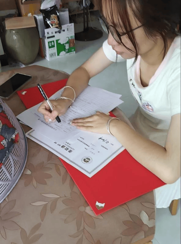 “晨巡晚议”暖民心 | 鹤塘镇苏洋村：干部走访察民情<strong></p>
<p>美股正股</strong>，双措并举暖人心