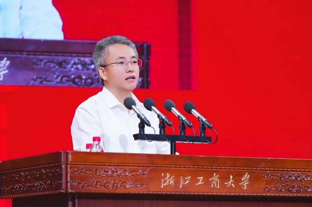 校长开学讲话：少刷小红书<strong></p>
<p>美股MU股票</strong>！避雷......