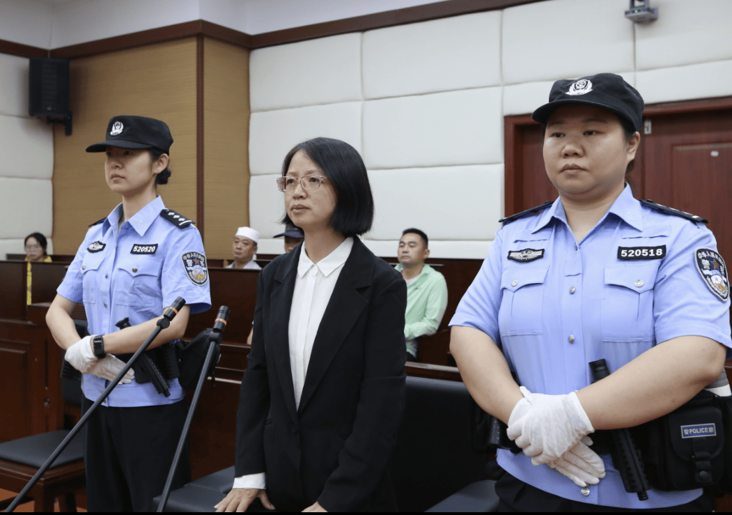敛财5448万元<strong></p>
<p>美国银行美股</strong>，女厅官杨慧当庭认罪！“为了一栋别墅，把努力大半生的政治生命和人身自由全赔进去了”