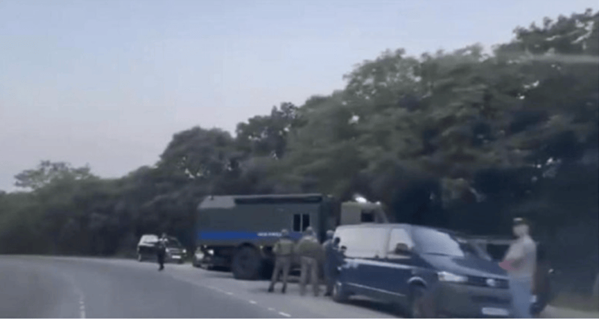 外媒：俄罗斯远东发生一起爆炸事件<strong></p>
<p>美股被高估</strong>，俄乌双方说法不一