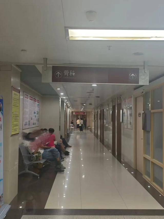 广州一医院发生伤医事件<strong></p>
<p>美股</strong>，医生“受伤很重”