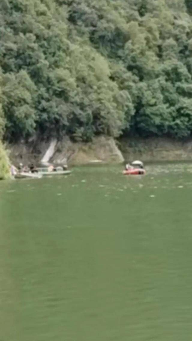 湖北一身家数千万元老板乘快艇到水库钓鱼落水失踪<strong></p>
<p>美股涨跌停</strong>，搜寻14天仍未找到！当地公安：已展开调查